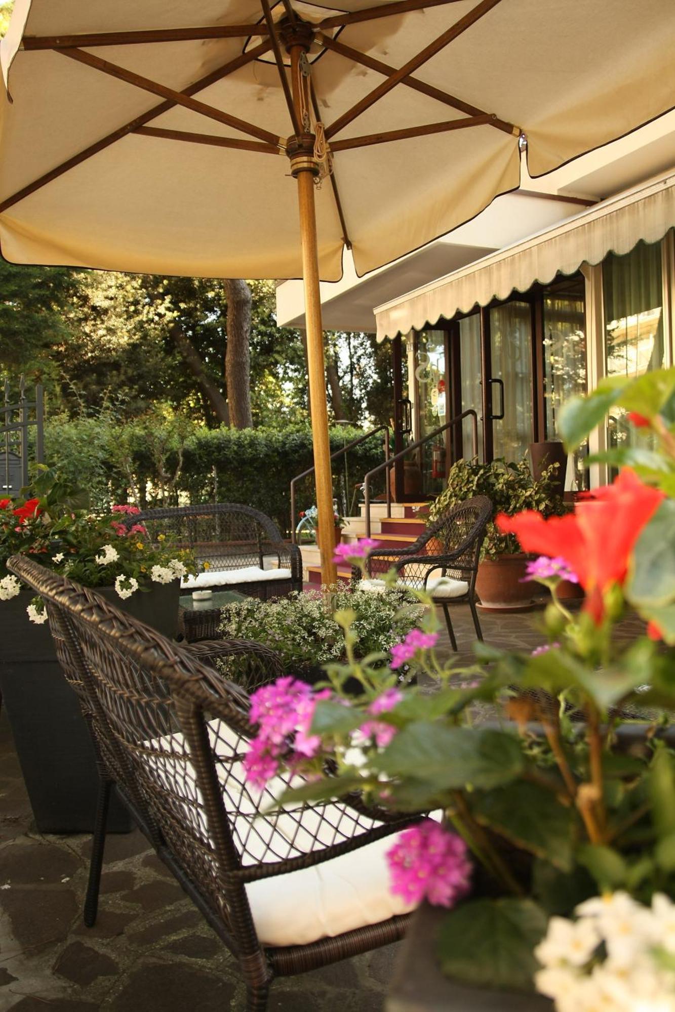 Hotel Santiago Μιλάνο Μαριτίμα Εξωτερικό φωτογραφία